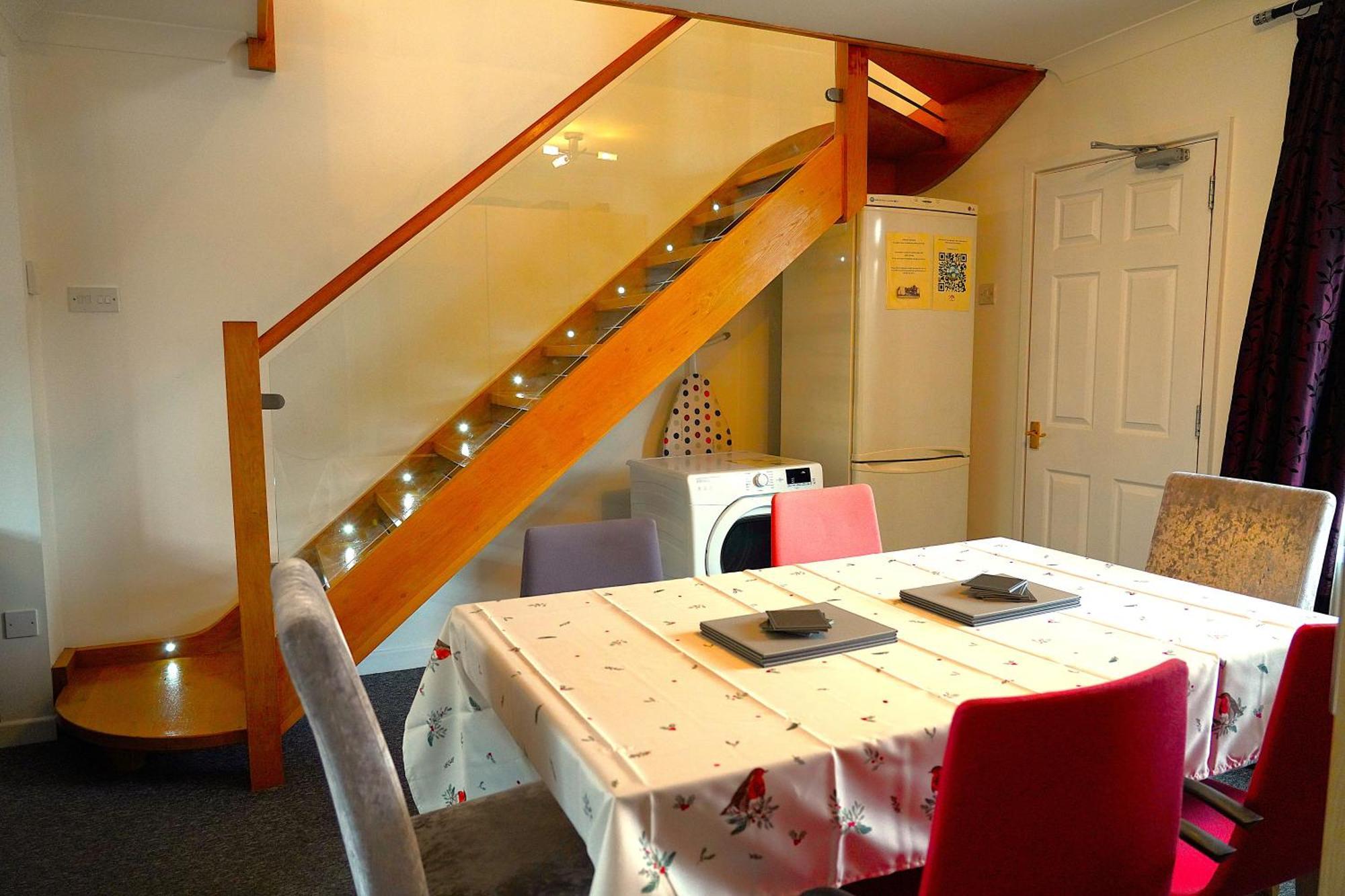 Sleeps 10, Free Parking, Close To Science Park, King Size Bed Milton  Екстериор снимка