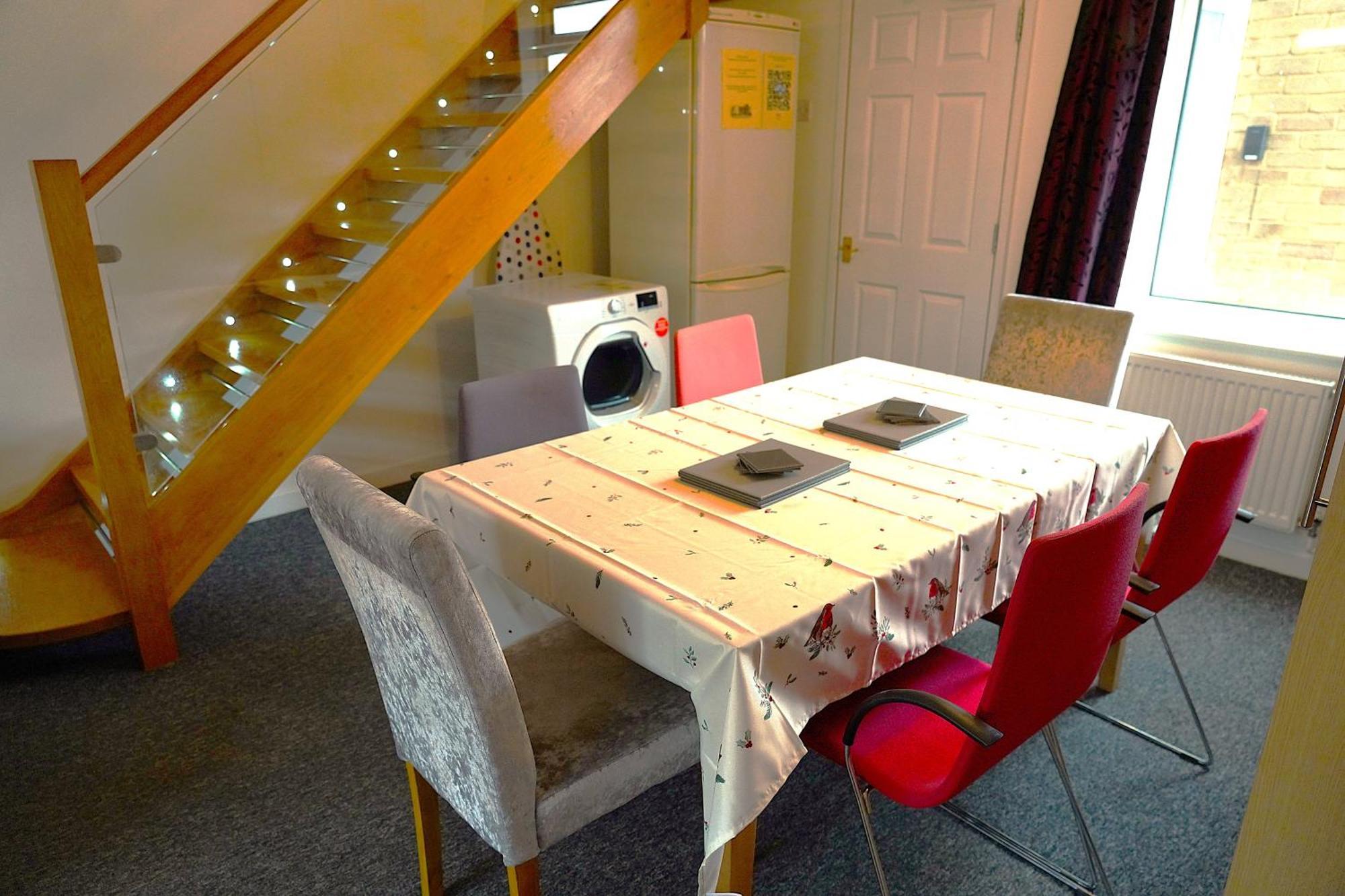 Sleeps 10, Free Parking, Close To Science Park, King Size Bed Milton  Екстериор снимка